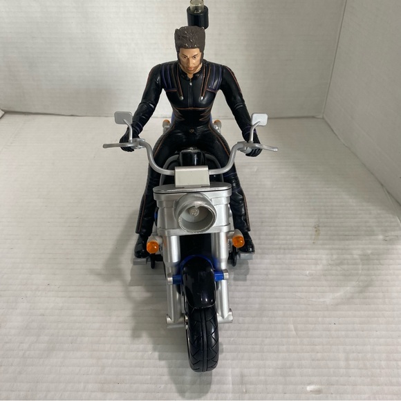 VTG Marvel Comic Action X-men Movie Wolverine Motorcycle Toy biz NO REMOTE - Picture 3 of 7
